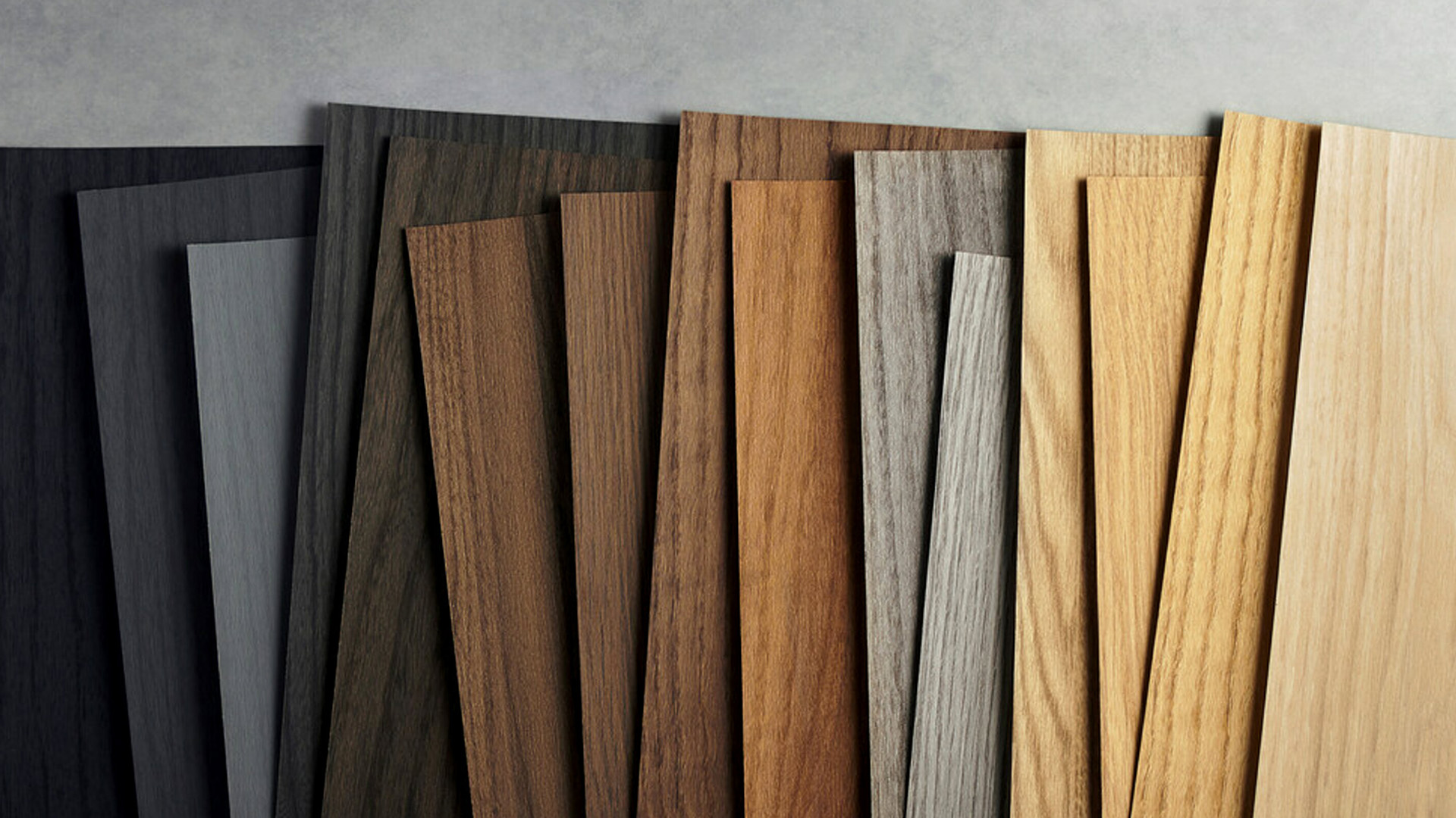 Zbliżenie na fakturę drewna w folii 3M DI-NOC Wood Premium — wyczuwalny słój